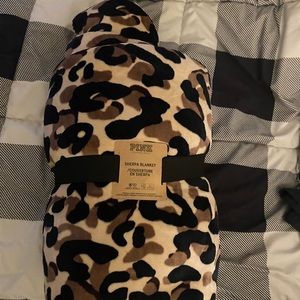 Victoria Secret Pink Sherpa Blanket (Rare pattern)
